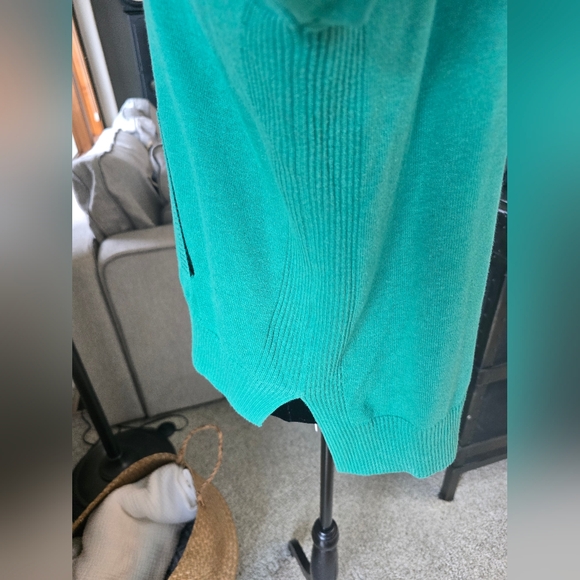 CABI- Women's Green Hooded Sweater W/Kangaroo pocket Size med - Picture 4 of 7